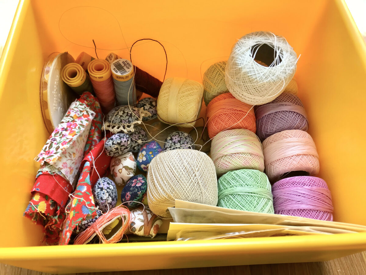 Vom Schaf zum Teppich #8 – Sommerpause – fadenspiel und fingerwerk